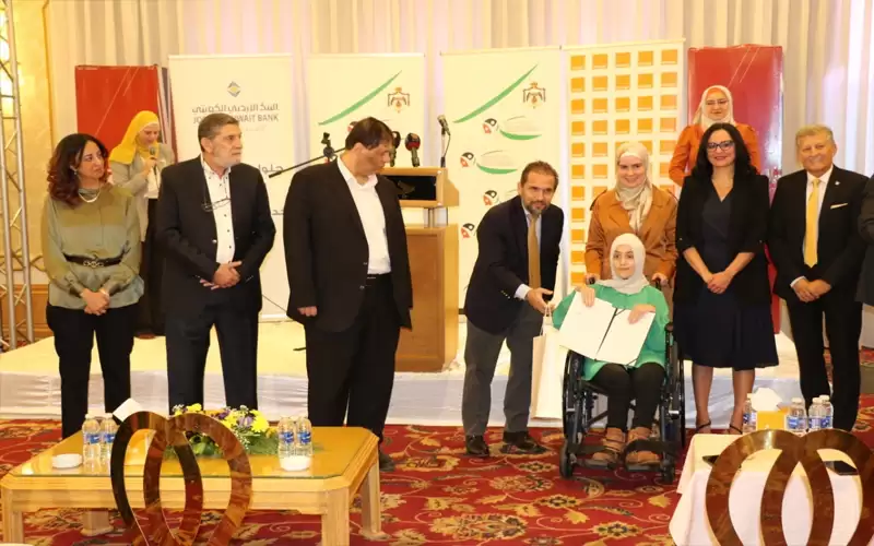 الأمير مرعد يكرم المتفوقين في امتحان