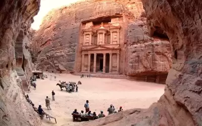 البترا.. أدلاء السياحة يوقفون احتجاجهم