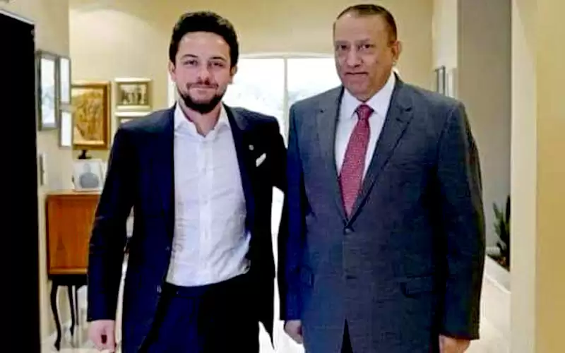 ولي العهد يلتقي الحواتمة