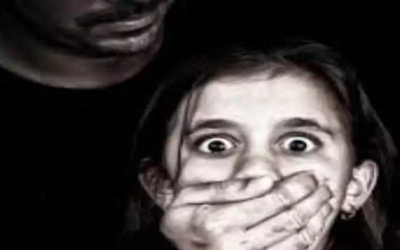 تفاصيل هتك حارس عمارة عرض فتاة