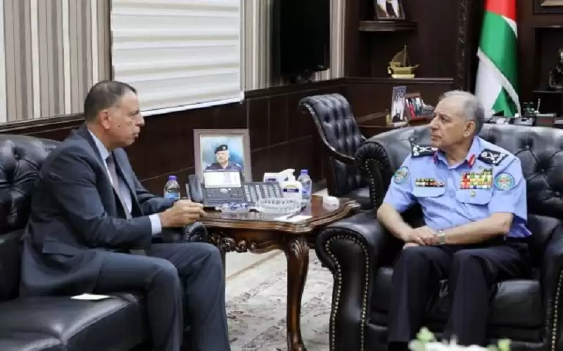 وزير الداخلية يزور مديرية الأمن العام