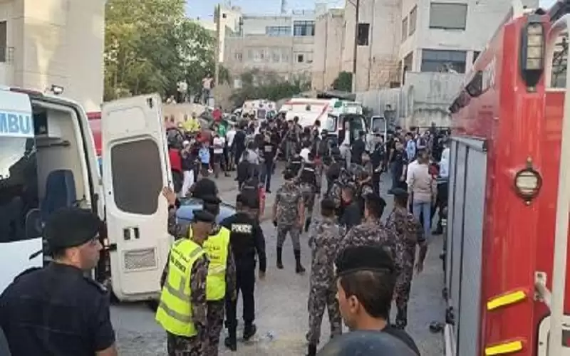 وفاة و6 إصابات إثر انهيار عمارة