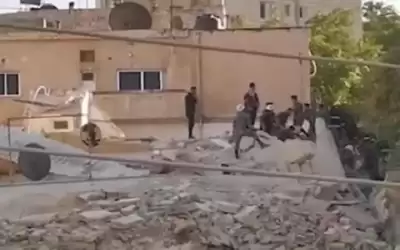 وفاة و11 إصابة إثر انهيار عمارة