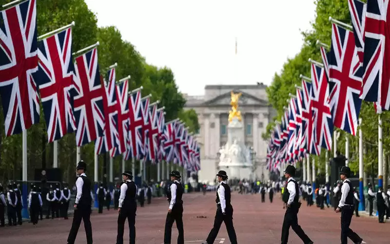 جنازة الملكة إليزابيث: دولة عربية بين