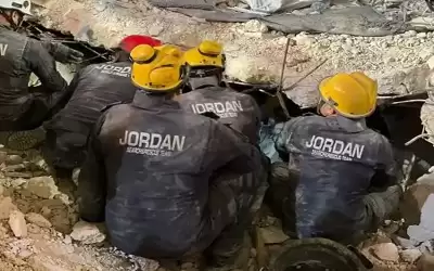 اخلاء جثة عاشرة من تحت انقاض