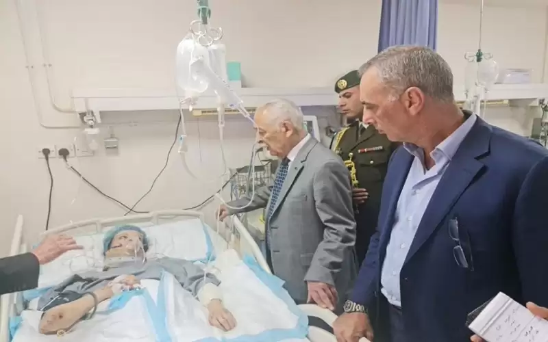 رئيس الديوان الملكي يطمئن على مصابي