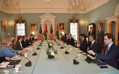 وزير الخارجية يجري مباحثات مع نظيره
