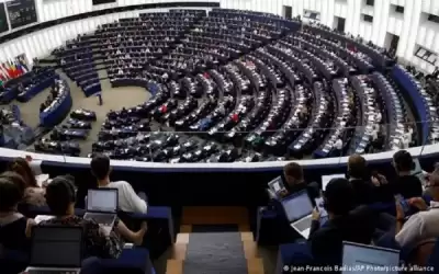 المفوضية الأوروبية تبحث خفض المساعدات إلى