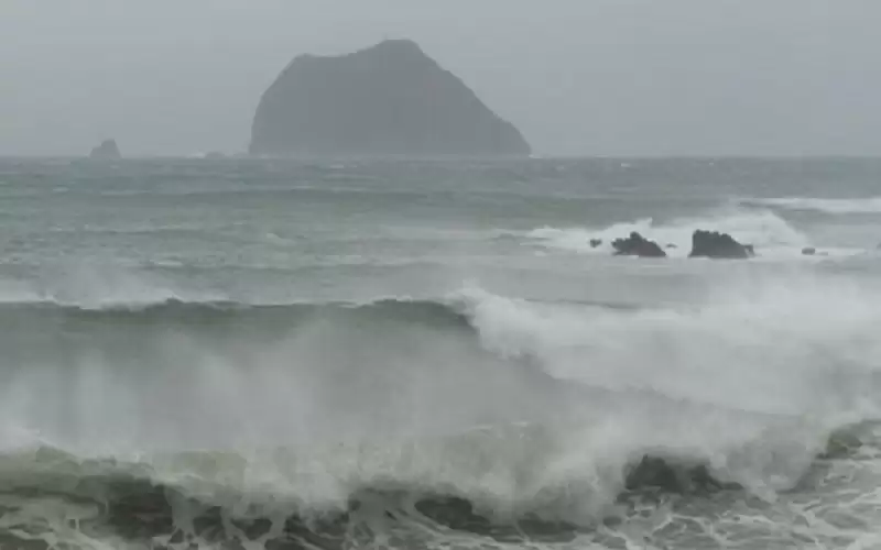 زلزال بقوة 6.6 درجات قبالة شرق