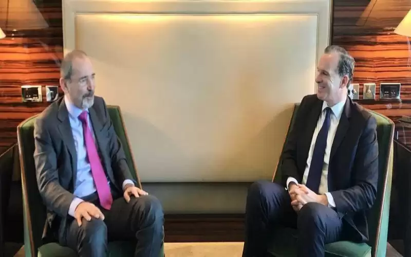 وزير الخارجية يلتقي مسؤولا في مجلس