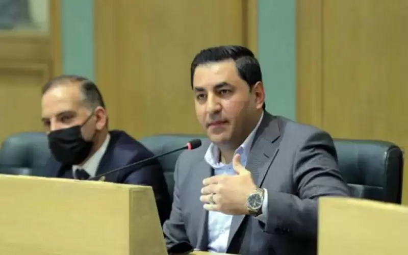 النائب فريحات يطالب باعادة الضرب للمدارس