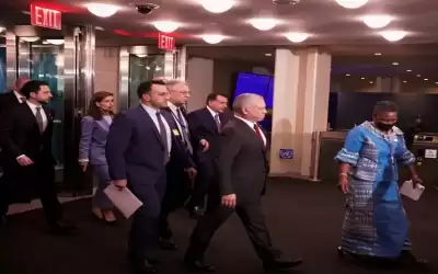 الملك وولي العهد يصلان إلى مقر