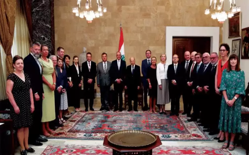 عون ينتقد إدارة الدولة بـثلاثة رؤوس