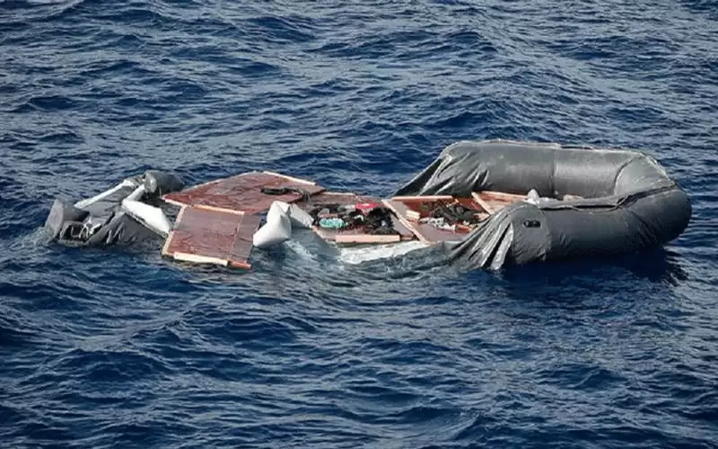 قارب الموت المبحر من لنبان يغرق