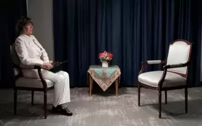 لرفضها وضع الحجاب.. .رئيسي يلغي لقاءه