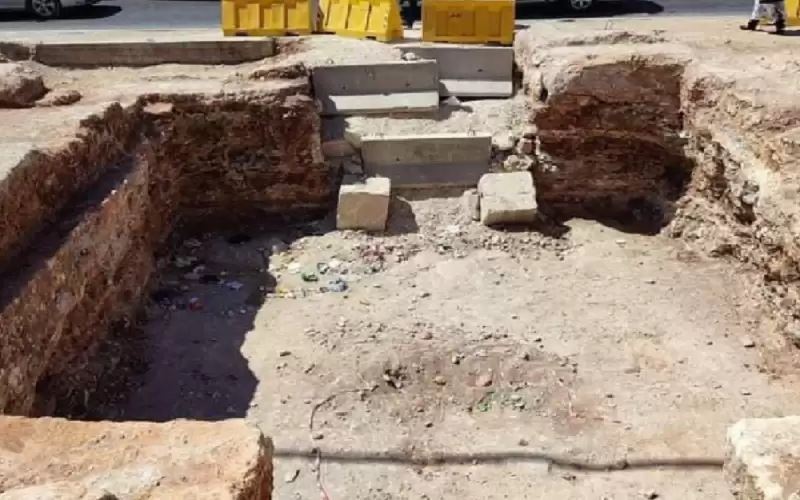 بسبب تأثيره على حركة السير ..