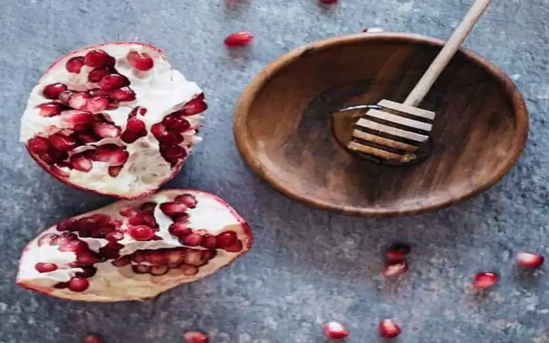 تناول قشر الرمان مع العسل وشاهد