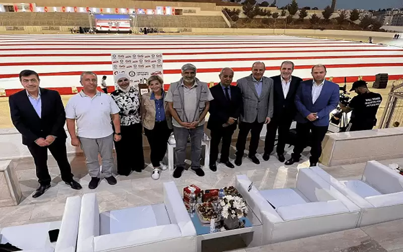 الأردن يدخل موسوعة غينيس بأكبر تيشيرت