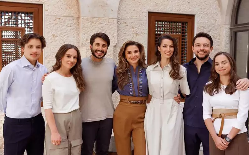 الملكة: متحمسة لأصبح (تيتا) وأحاول استيعاب