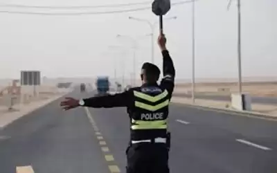 ضبط مركبة صغيرة محملة بحاوية على