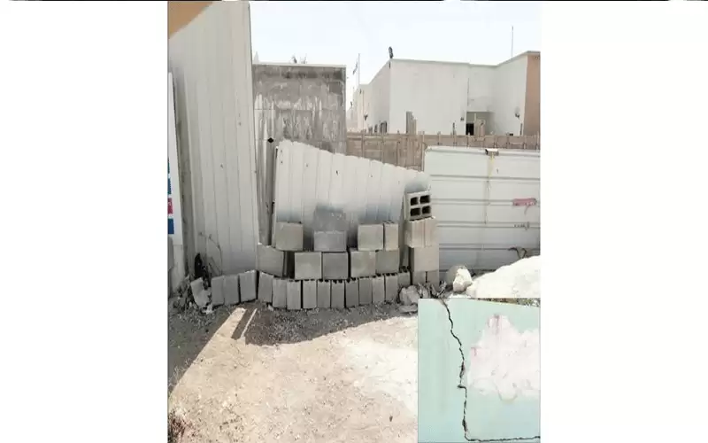 مأدبا: تشققات بسور مدرسة الخطابية الاساسية