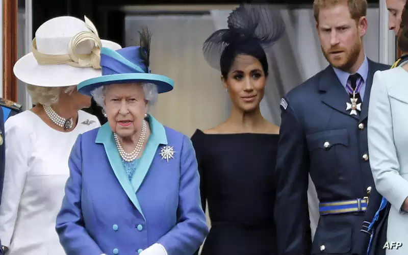 لماذا وبخت الملكة إليزابيث زوجة حفيدها؟