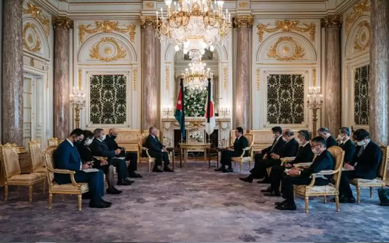 الملك يبحث مع رئيس الوزراء الياباني