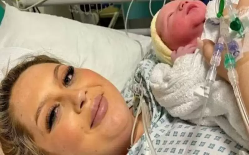 بريطانية تنجب طفلها بعد 24 ساعة