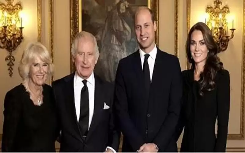 إصدار أول صورة رسمية لملك بريطانيا