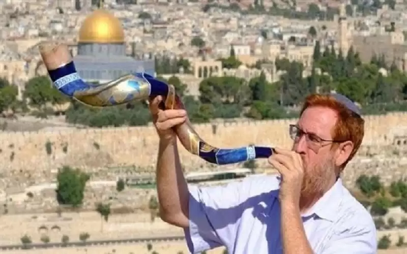 رصد مكافآت لمن ينفخ بالبوق ويدخل