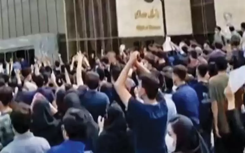 احتجاجات إيران تنتقل إلى الجامعات