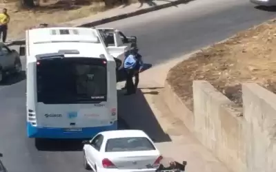 تعطل حافلة على مدخل اشارة النشا