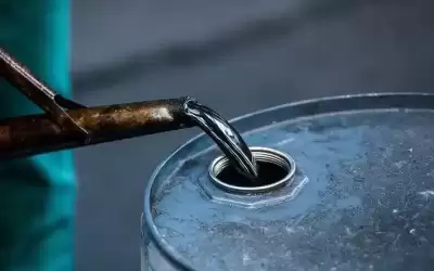 النفط يقفز أكثر من 3 بالمئة