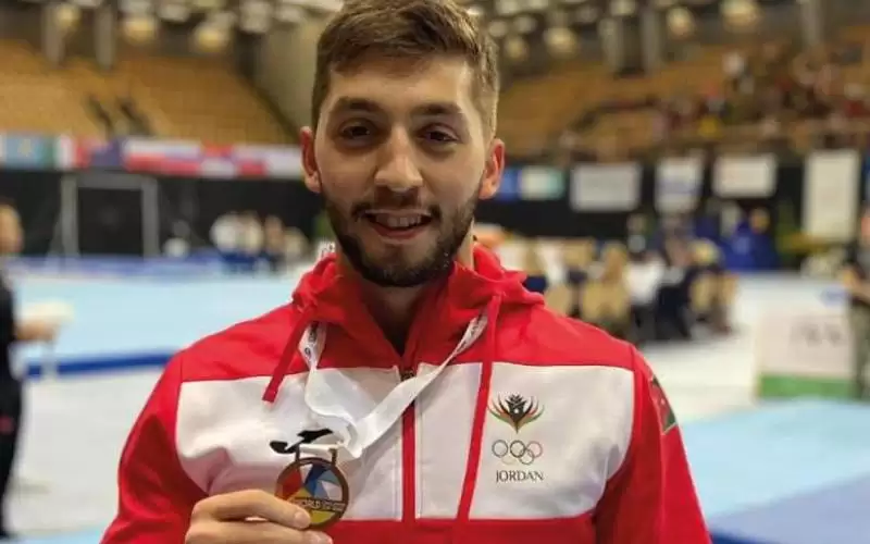 لاعب عمان الاهلية للجمباز يتوج ببرونزية