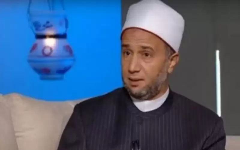 داعية مصري: المرأة ممكن تتصدق بجزء