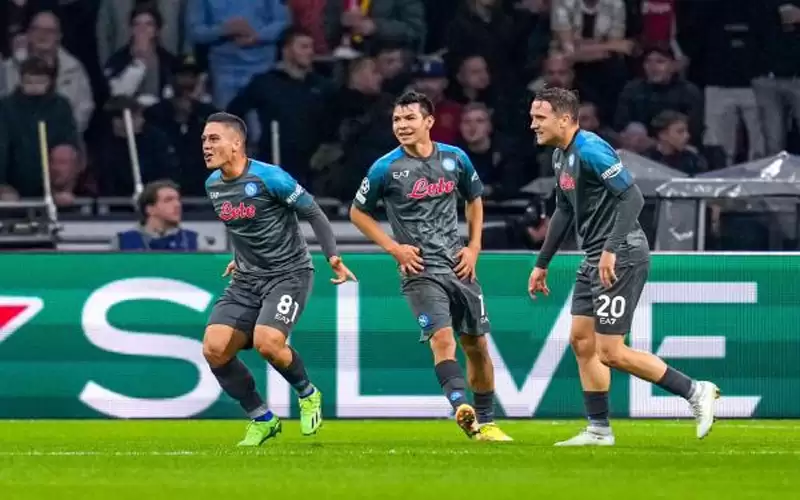 نابولي يكتسح أياكس بستة أهداف