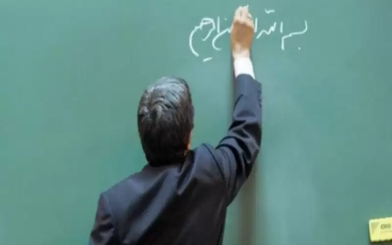 139089 معلم من بينهم 90436 معلمة
