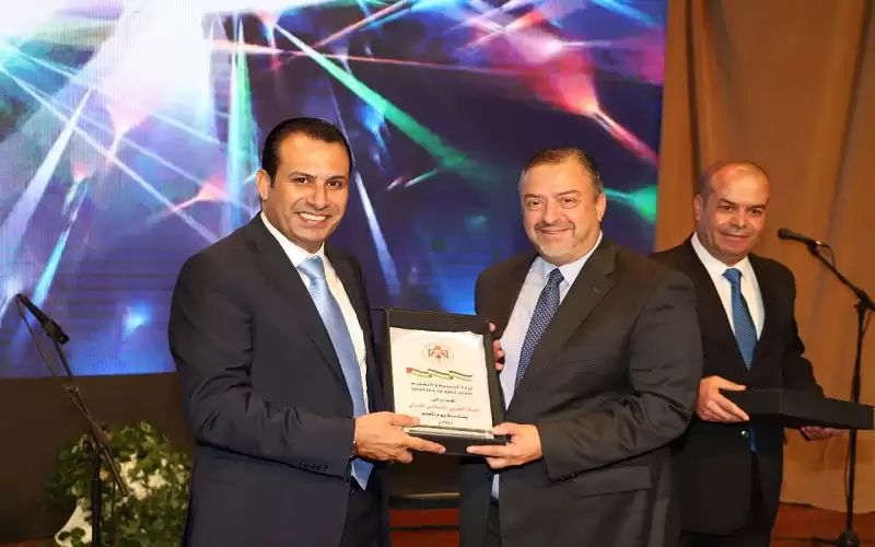 العربي الإسلامي يرعى إحتفالية وزارة التربية