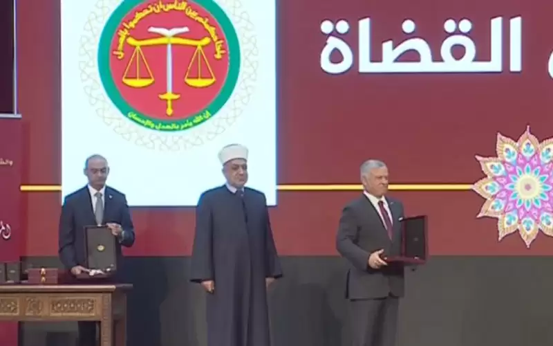 الملك يكرم مؤسسات دينية وأشخاصا بذكرى