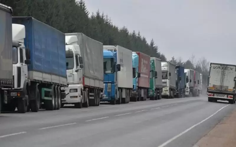 روسيا تحظر عبور شاحنات الدول غير