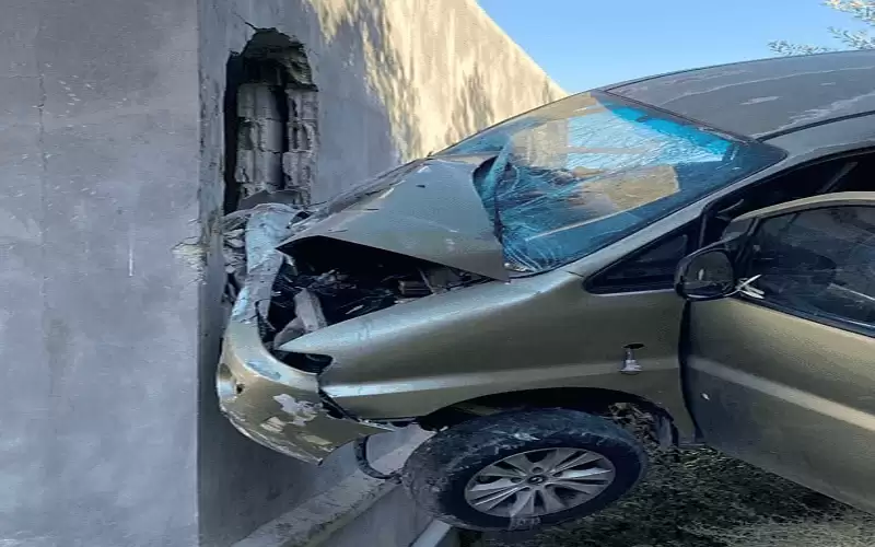 باص يقتحم منزلا في الطفيلة -