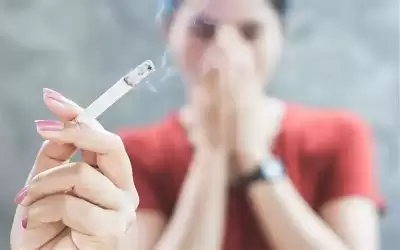التدخين السلبي يزيد خطر الأمراض الجلدية