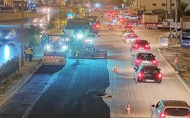 الأمانة تنهي التعبيد الليلي لطرق بقيمة