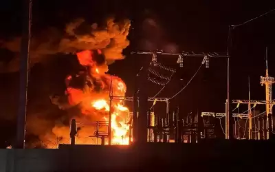 قصف يصيب مستودعا للنفط في منطقة