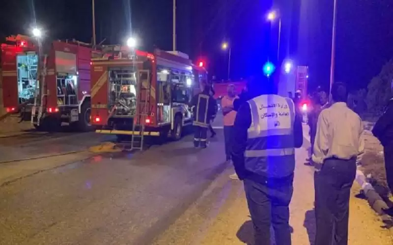 تدهور صهريج محروقات يغلق الطريق الملوكي