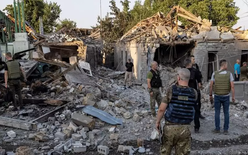 خذوا أطفالكم وغادروا.. ماذا يحدث في