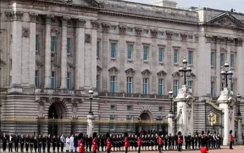 تشارلز الثالث .. متى سينتقل الملك