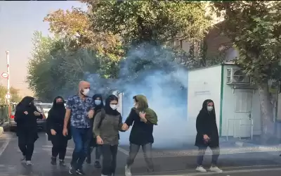 احتجاجات إيران تدخل شهرها الثاني والطلاب: