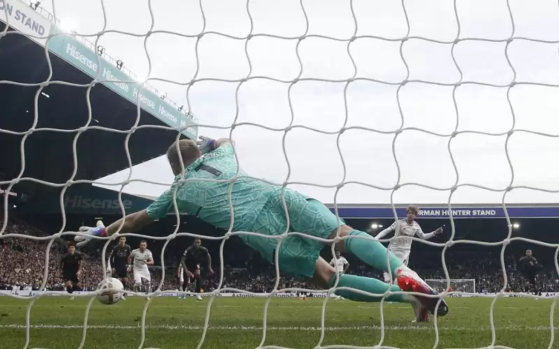 أرسنال يصمد أمام ليدز ويحافظ على