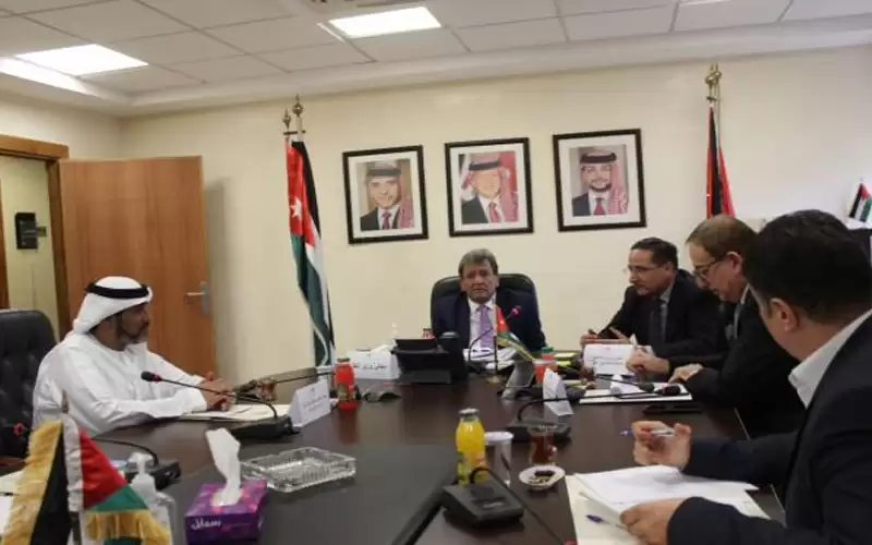 وزيرا النقل والتنسيق الحكومي يبحثان مع